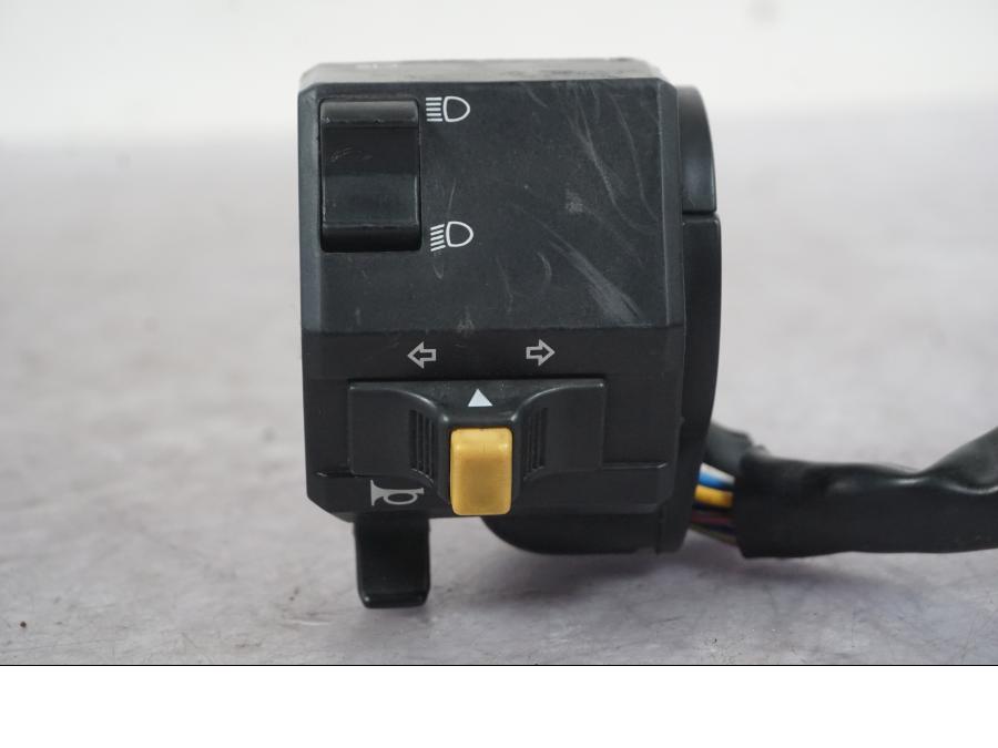 Baksidan på Styrelreglage från en Buell 1125 R -2008 motorcykel.