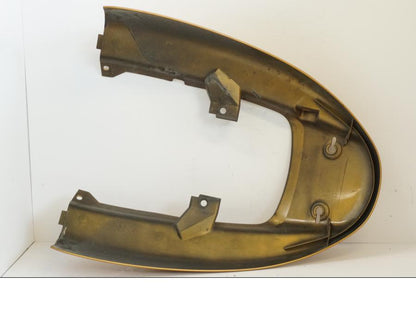 Snett nerifrån på Bakvinge från en Honda XL 1000 V -1999 motorcykel.