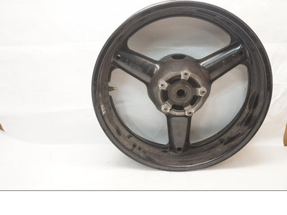 Baksidan på Fälg från en Suzuki SV 650 -2006 motorcykel.