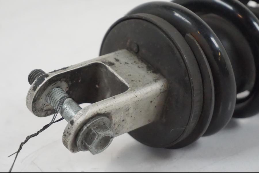 Baksidan på Stötdämpare från en BMW F 650 CS -2002 motorcykel.