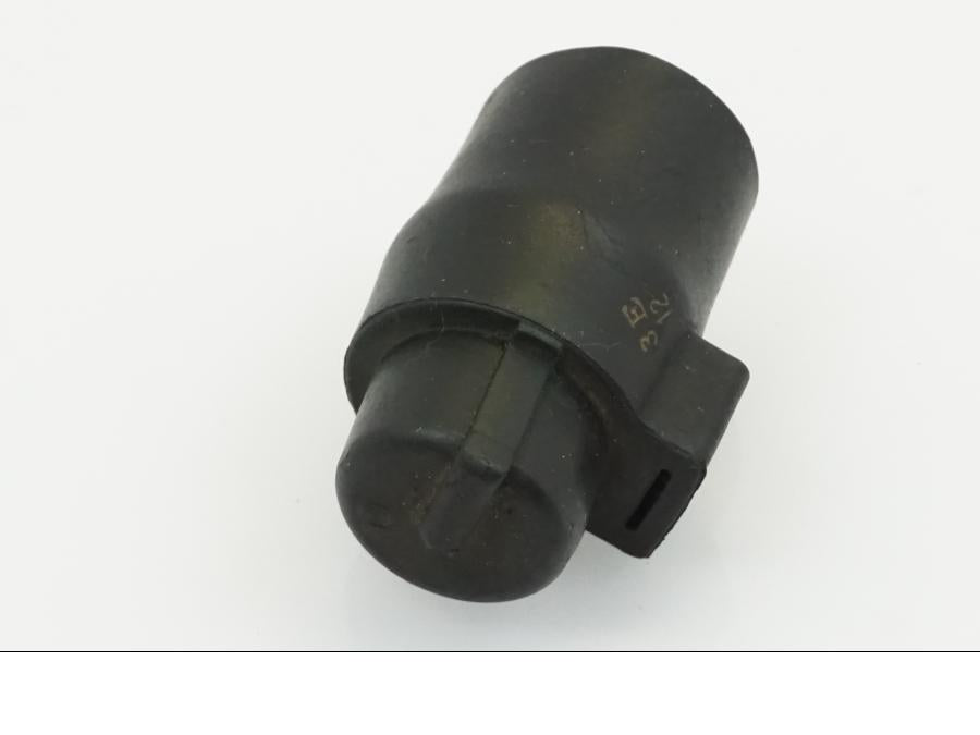 Framsidan på Strålkastarrelä från en Kawasaki VN 1500 Mean Streak -2003 motorcykel.