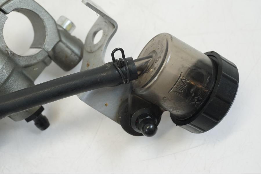 Extrabild1 på Kopplingshuvudcylinder från en Ducati Streetfighter V4 -2020 motorcykel.