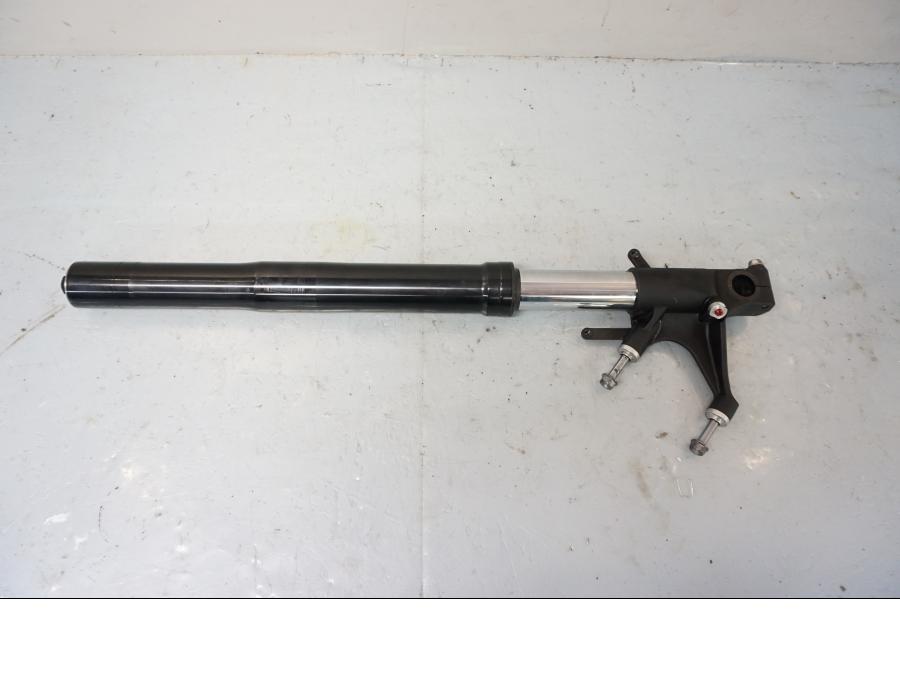 Framsidan på Gaffelben från en Honda CBR 1000 RR -2009 motorcykel.