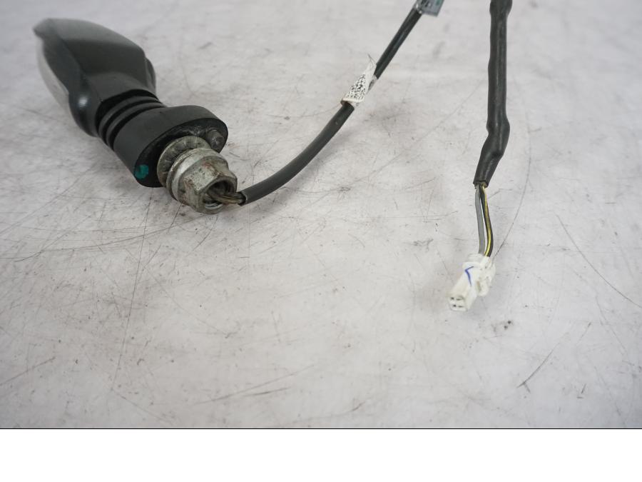 Snett nerifrån på Blinkers LED från en KTM 690 Duke -2014 motorcykel.