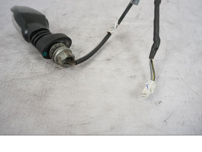 Snett nerifrån på Blinkers LED från en KTM 690 Duke -2014 motorcykel.