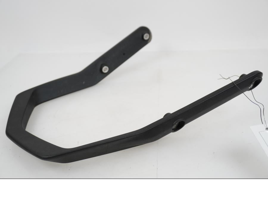 Framsidan på Passagerarhandtag från en KTM 790 Duke -2018 motorcykel.