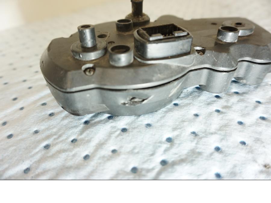 Vänster sida på Instrumentpanel från en Yamaha YZF R6 -2003 motorcykel.