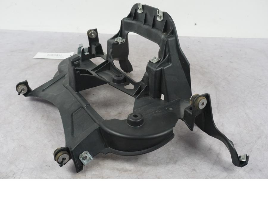 Baksidan på Instrumentpanelsfäste från en BMW K 1600 GTL -2015 motorcykel.