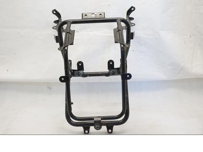 Framsidan på Toppkåpstag från en Yamaha XVZ 13TD -1999 motorcykel.