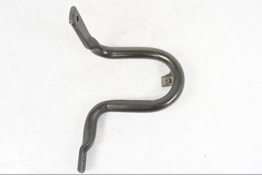 Framsidan på Motorskyddsbåge från en Honda NT 650 V -2002 motorcykel.