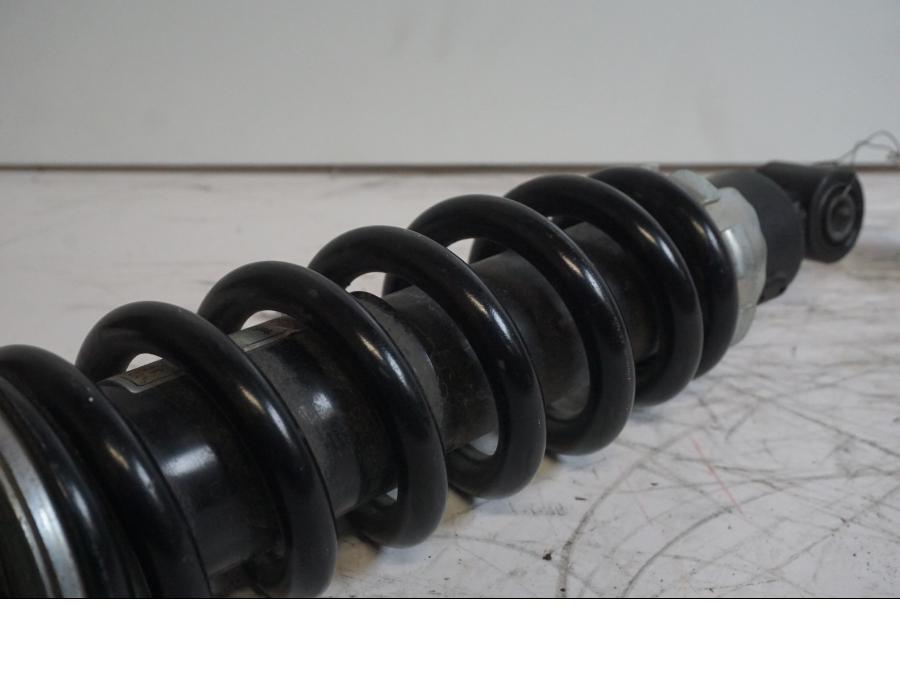 Snett uppifrån på Stötdämpare från en Kawasaki VN 900 -2007 motorcykel.