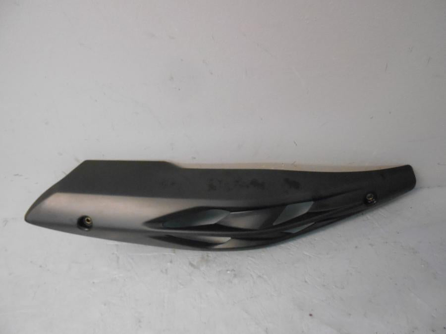 Framsidan på Värmeskydd från en Yamaha YS 125 -2017 motorcykel.