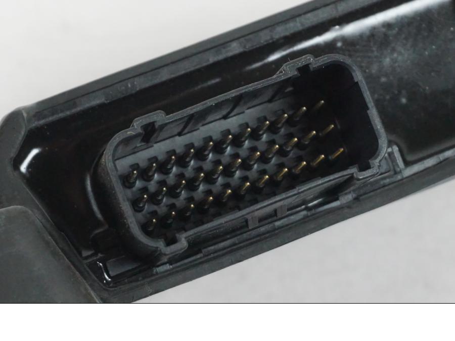 Vänster sida på <p>Låssats från Honda CB 500 F 2013.</p>

<p>Tändningslås, antenn, tanklock, sadellås, CDI/ECU och 1st nyckel.</p> motorcykel.