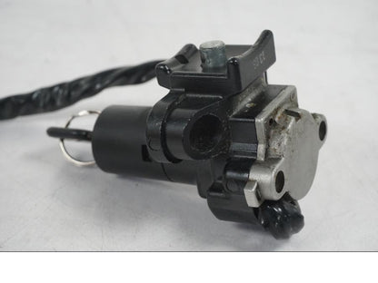 Extrabild6 på <p>Låssats från Kawasaki ZXR 400 1992.</p>

<p>Tändningslås, tanklock, sadellås och 2st nycklar.</p> motorcykel.