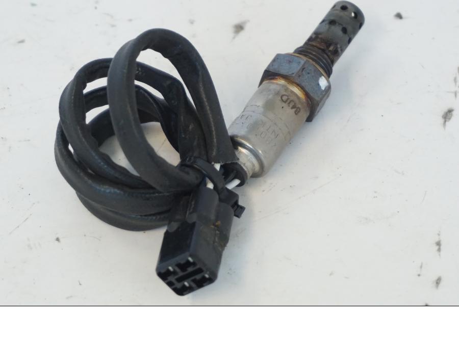 Baksidan på Lambdasond från en Kymco Agility 125 -2019 scooter.