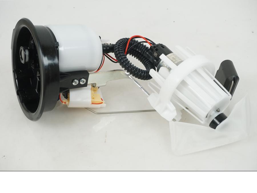 Framsidan på Bensinpump insprut från en BMW R 1250 GS -2019 motorcykel.