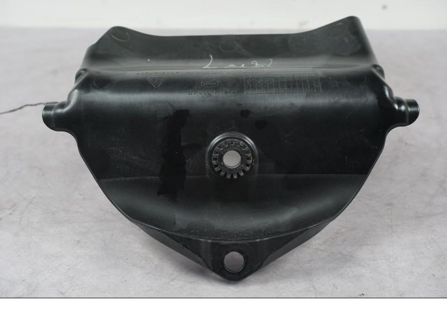 Baksidan på Oljekyl från en Ducati Multistrada V4 -2024 motorcykel.