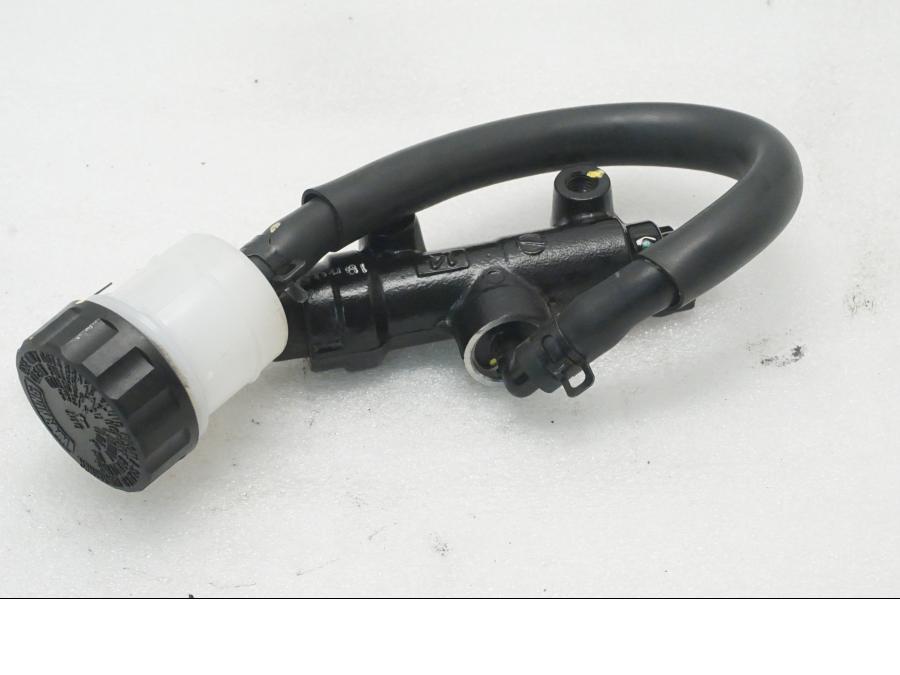 Baksidan på Bromshuvudcylinder från en Kawasaki Z 400 -2020 motorcykel.