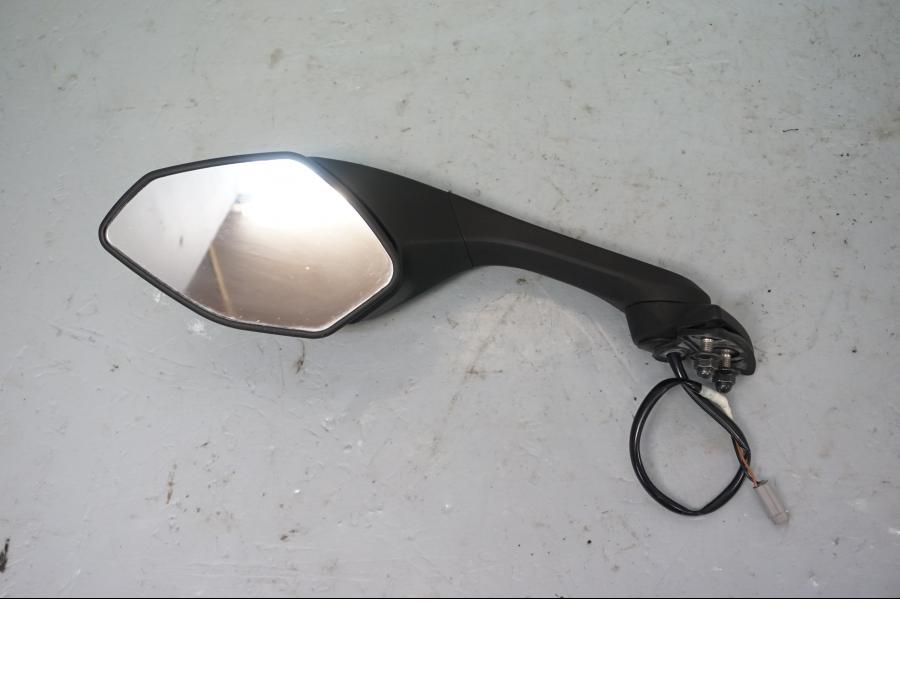 Höger sida på Backspegel från en Yamaha YZF 1000 R1 -2017 motorcykel.