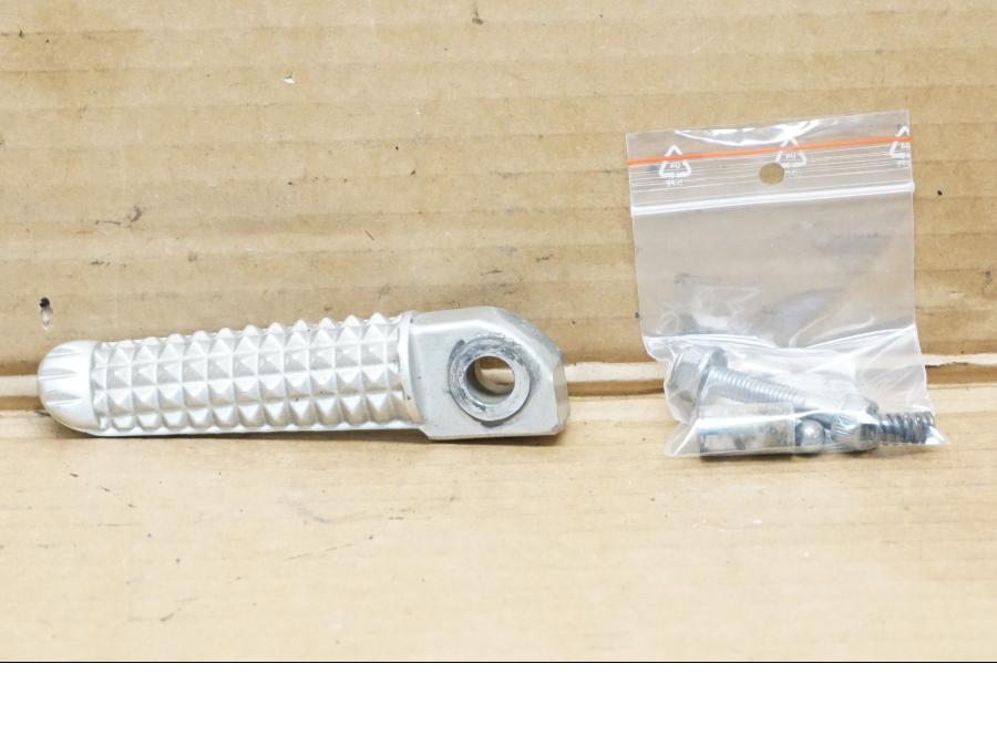 Framsidan på Fotpinne från en Yamaha YZF R6 -2008 motorcykel.