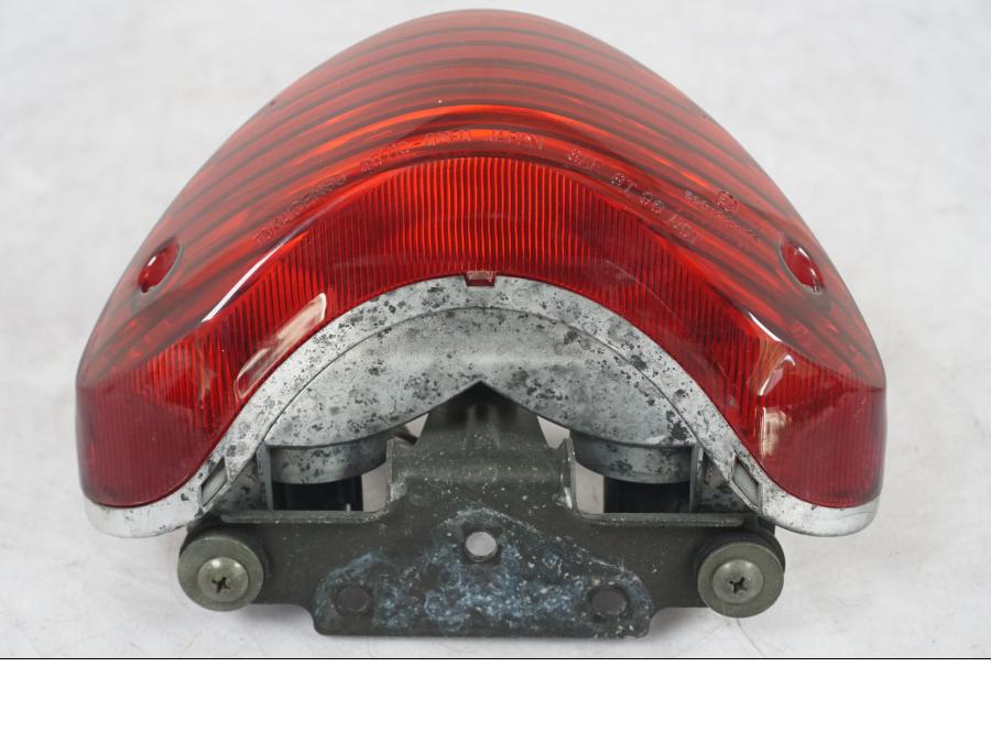 Framsidan på Baklampa från en Suzuki SV 650 -1999 motorcykel.