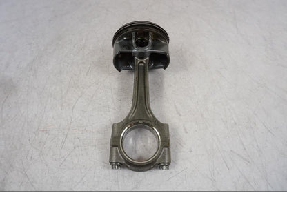 Höger sida på Kolv från en BMW F 750 GS -2020 motorcykel.