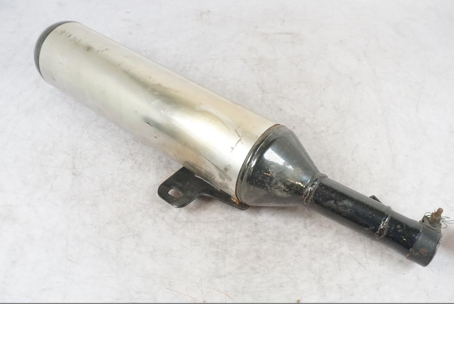 Framsidan på Ljuddämpare från en Kawasaki GPZ 500 S -1982 motorcykel.