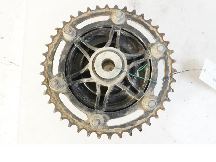 Framsidan på Drevfäste från en BMW F 800 GS -2008 motorcykel.