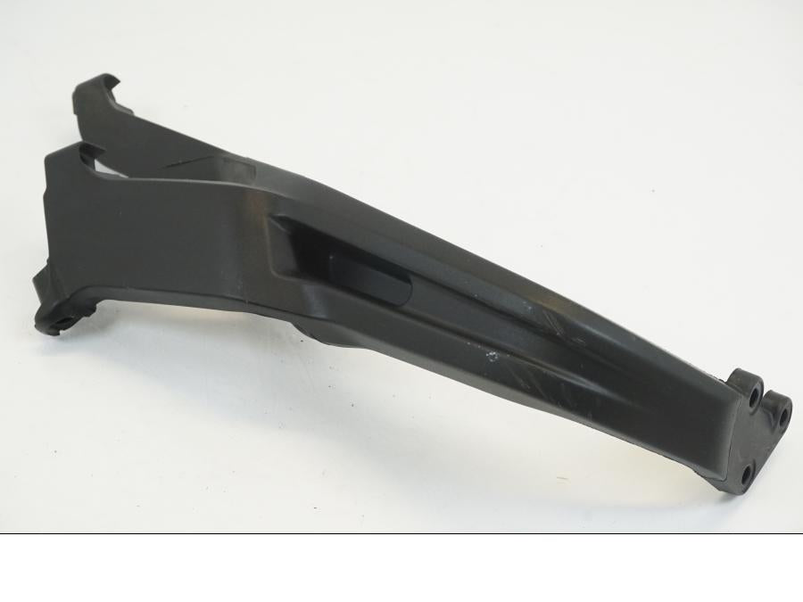 Framsidan på Skylthållare från en Ducati Scrambler 800 -2022 motorcykel.