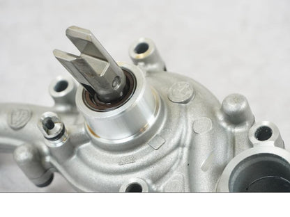 Extrabild2 på Vattenpump från en BMW R 1200 GSA -2014 motorcykel.