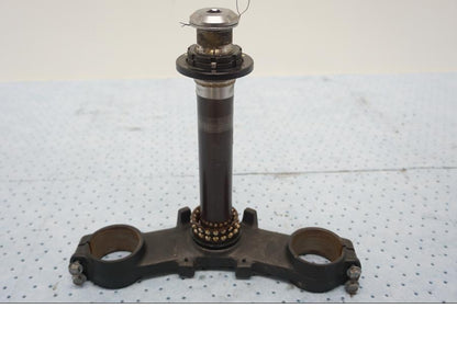 Framsidan på Gaffelkrona från en Kawasaki Z 900 -2019 motorcykel.