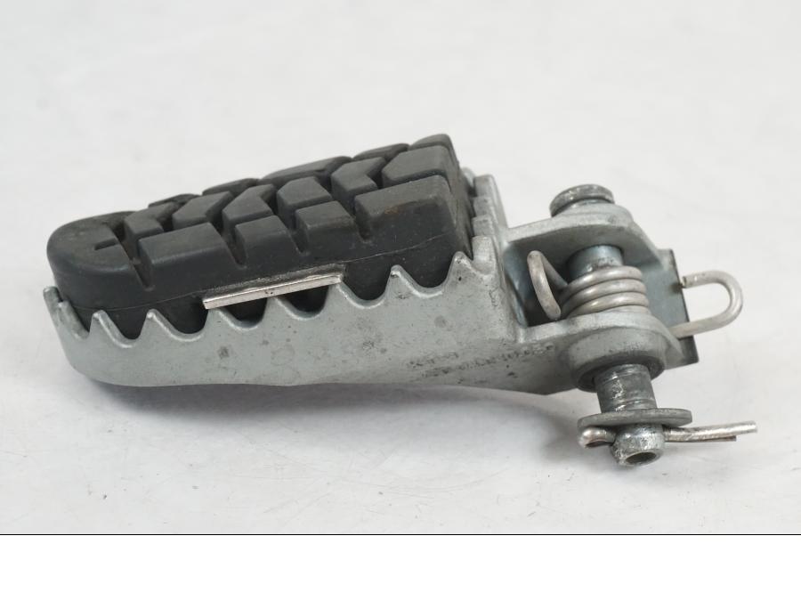 Baksidan på Fotpinne från en Husqvarna 701 SUPERMOTO ABS -2016 motorcykel.