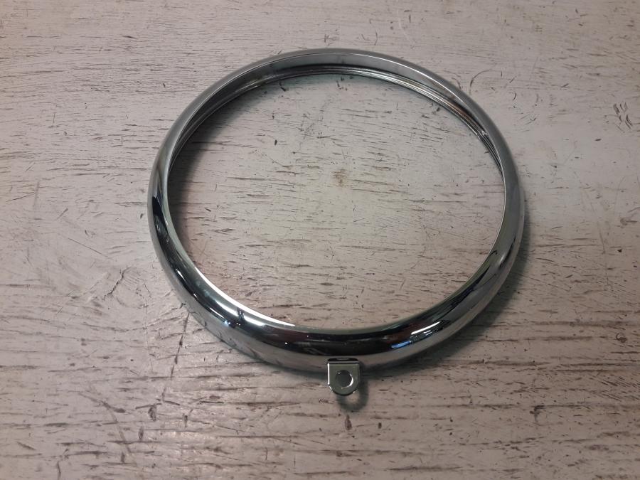 Framsidan på Strålkastarsarg från en H-D Sportster 1200 XL1200C -2011 motorcykel.