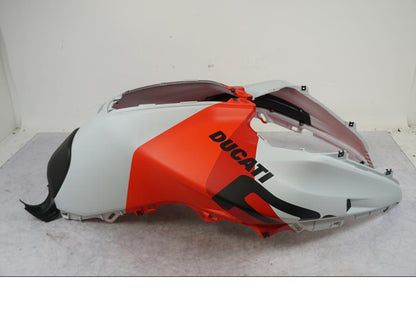 Framsidan på Tankkåpa från en Ducati Multistradea V4 RS -2024 motorcykel.