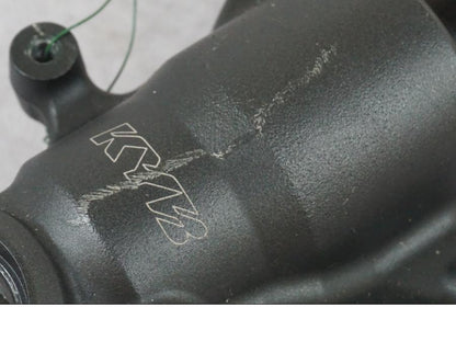 Snett nerifrån på Gaffelben från en Kawasaki ZX-10R -2008 motorcykel.