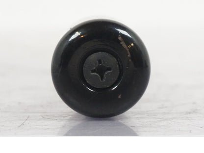 Höger sida på Styrvikt från en Suzuki GSF 1250 -2010 motorcykel.