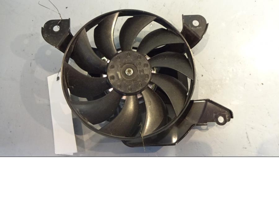 Framsidan på Vattenkylfläkt från en Honda NC 750 S -2017 motorcykel.