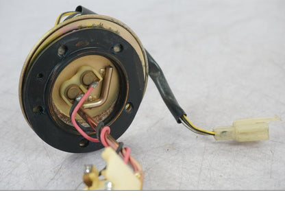 Vänster sida på Bensintankgivare från en Suzuki GSX 1300 RX -1999 motorcykel.