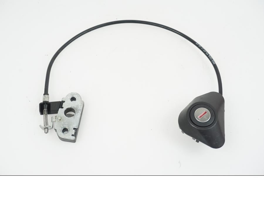 Höger sida på Tanklock från en KTM 1190 Adventure -2013 motorcykel.