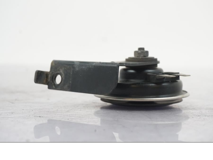 Vänster sida på Signalhorn / Tuta från en Suzuki GSF 1250 -2010 motorcykel.