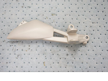 Framsidan på Fotpinnefäste från en BMW K 1300 S -2015 motorcykel.