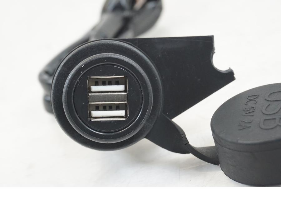 Extrabild1 på El uttag 12 V från en Yamaha MT-09 -2021 motorcykel.