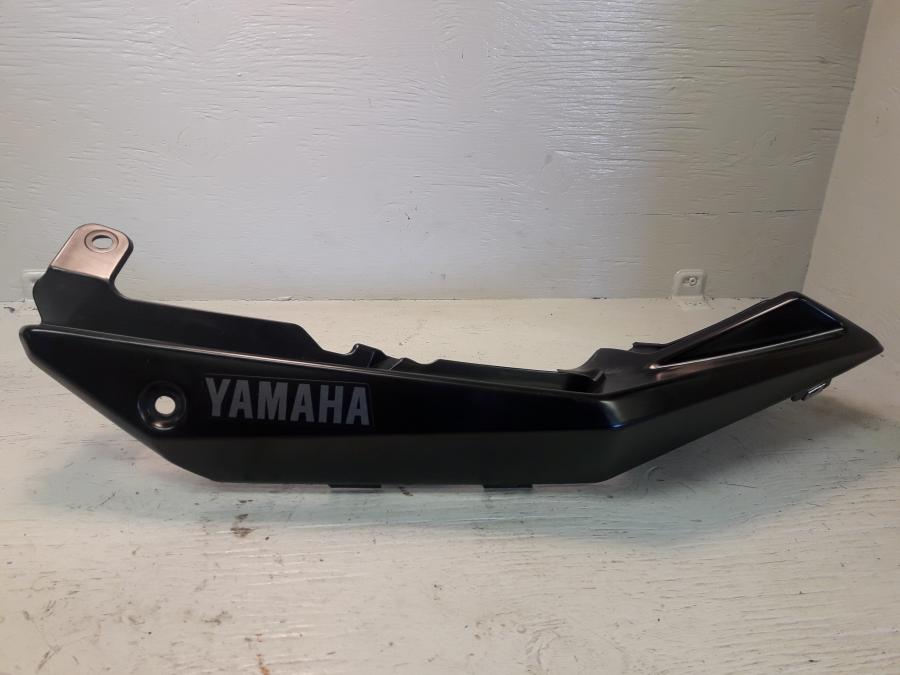 Framsidan på Bakvinge från en Yamaha MT 125 -2017 motorcykel.