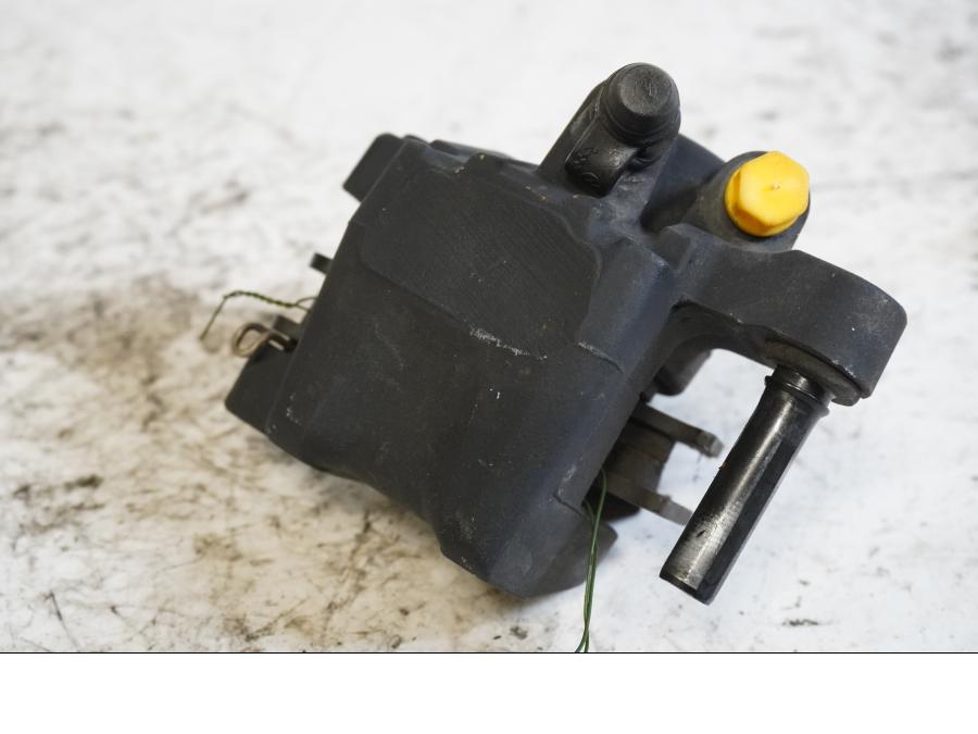 Baksidan på Bromsok från en BMW F 800 R -2011 motorcykel.