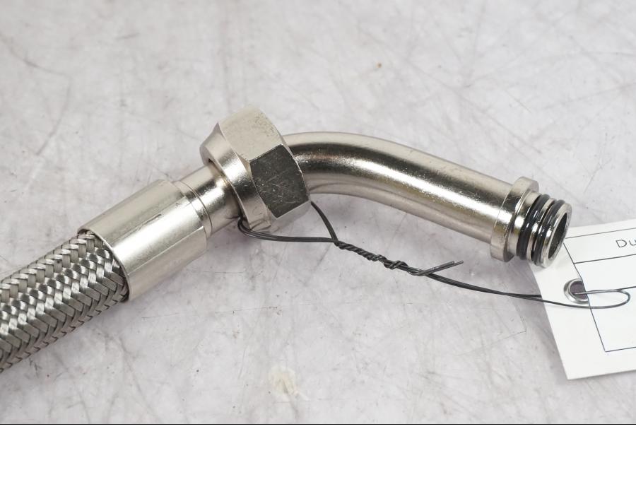 Vänster sida på Oljekylrör från en Ducati Multistrada V4 -2024 motorcykel.