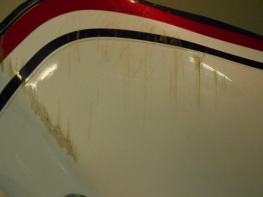 Höger sida på Strålkastarkåpa från en Suzuki M 1800 -2006 motorcykel.