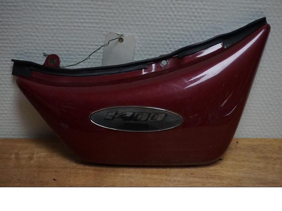 Framsidan på Sidopanel från en Suzuki VS 1400 -1999 motorcykel.