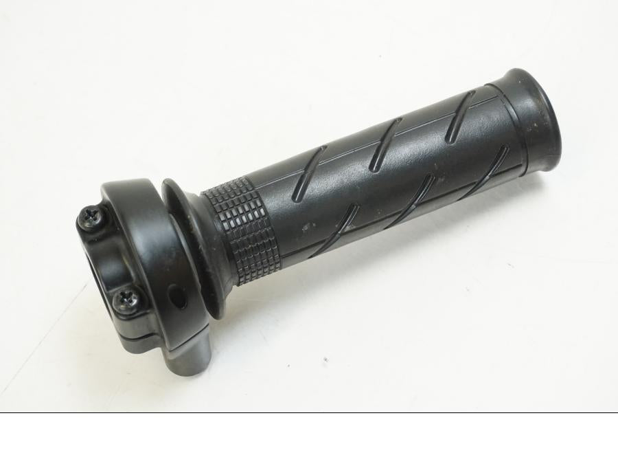 Baksidan på Gasklo från en Honda CB 650 F Hornet -2017 motorcykel.