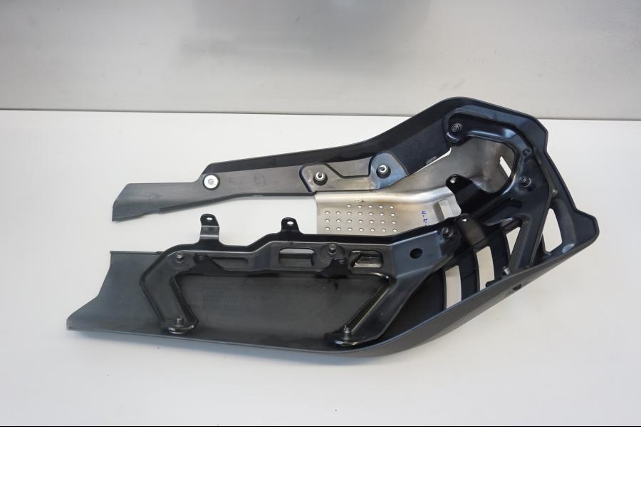 Framsidan på Magkåpa från en KTM 390 Adventure -2020 motorcykel.