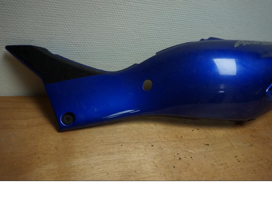 Baksidan på Bakvinge från en Yamaha YZF 1000 R -1997 motorcykel.